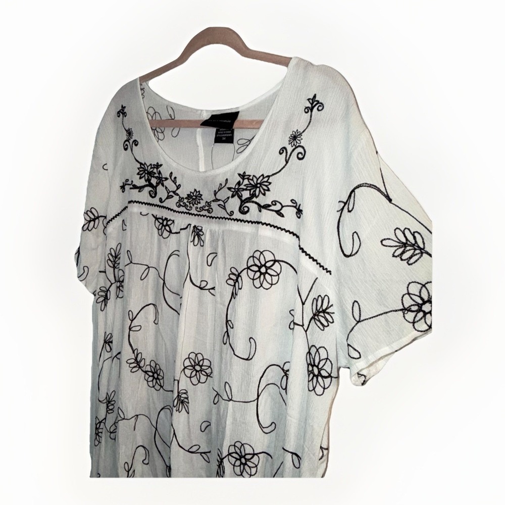 Liv Los Angeles White Black Embroidered Peasant Blouse Sharkbite Hem Size 3X NWT - Picture 2 of 6